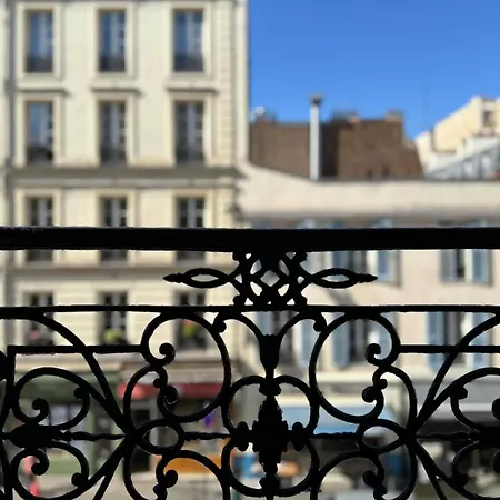 Champs Elysees - Premium Family For 5 * Paris