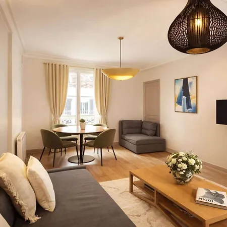 Champs Elysees - Premium Family For 5