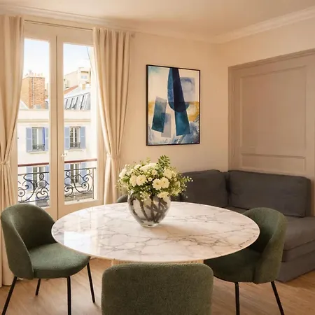Champs Elysees - Premium Family For 5
