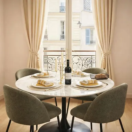 Champs Elysees - Premium Family For 5 Apartment