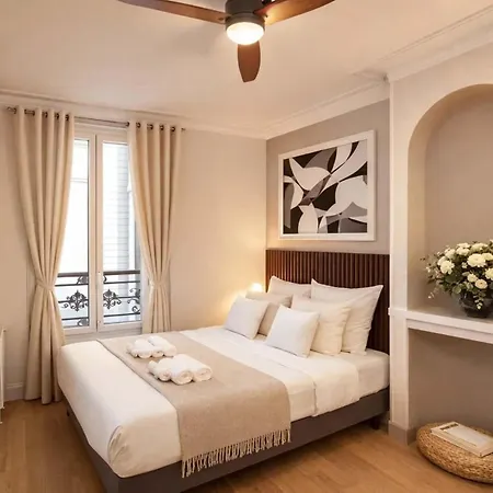 Champs Elysees - Premium Family For 5 Apartment *