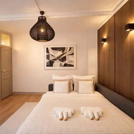 Champs Elysees - Premium Family For 5 * Parigi