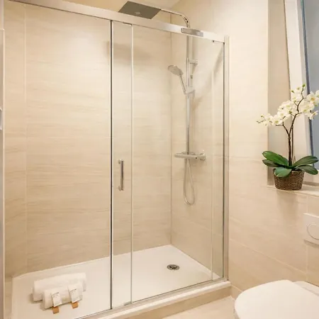 Apartment Champs Elysees - Premium Family For 5 Paris