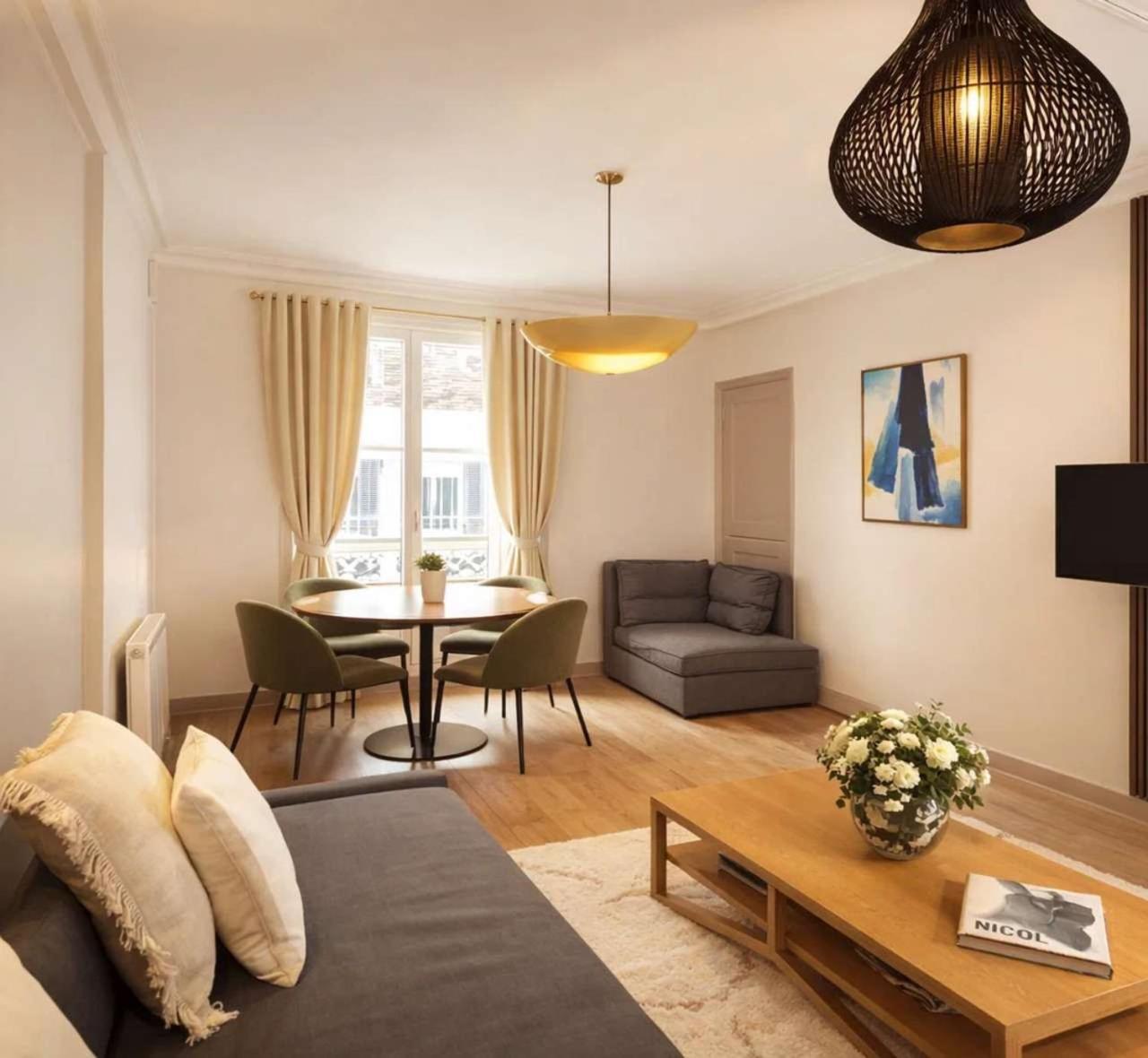 Champs Elysees - Premium Family For 5